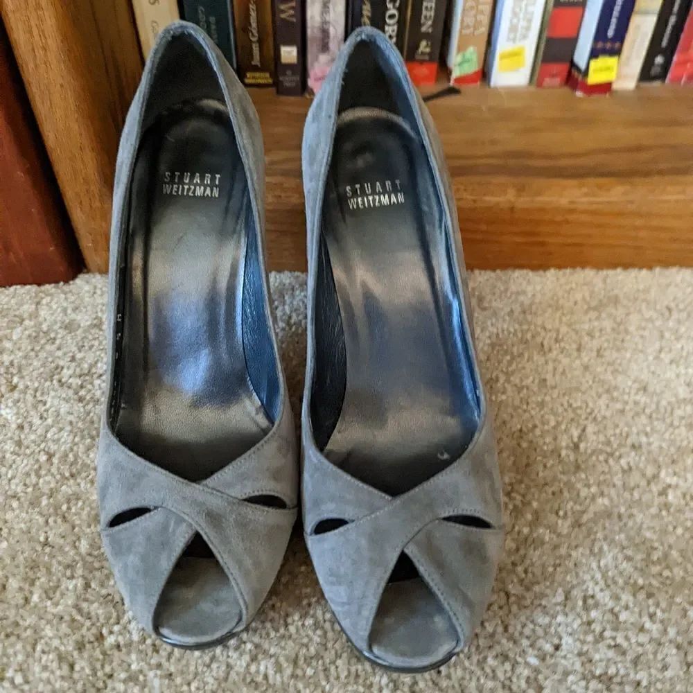 Stuart weitzman grey suede peeptoe stilleto heels sz 8.5 euc
